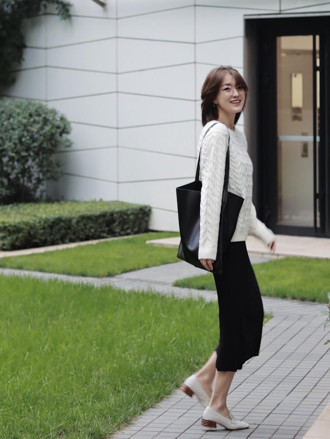 半身裙|女人会穿毛衣才优雅,教你选对款式,轻松展现熟龄气质