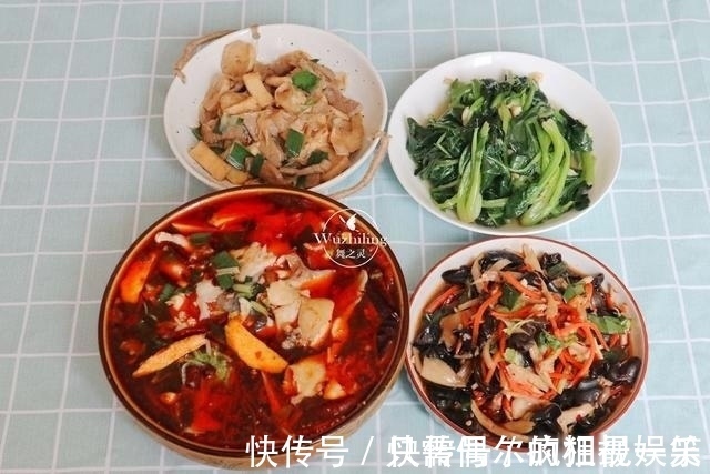 母子俩的午餐，不精致但用心做，孩子胃口好，长个快