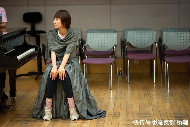 何有强|奔三奔四女性留这款短发不会错,明白3点发型知识就够,时髦大气