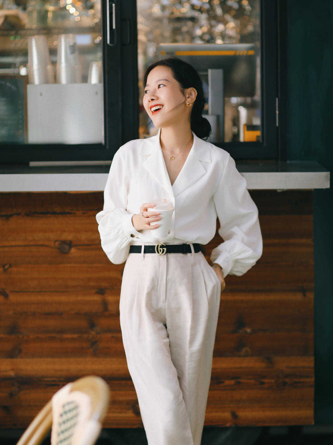 秋天|衬衫这样穿很耐看,学会这几个搭配技巧,提升气质还减龄