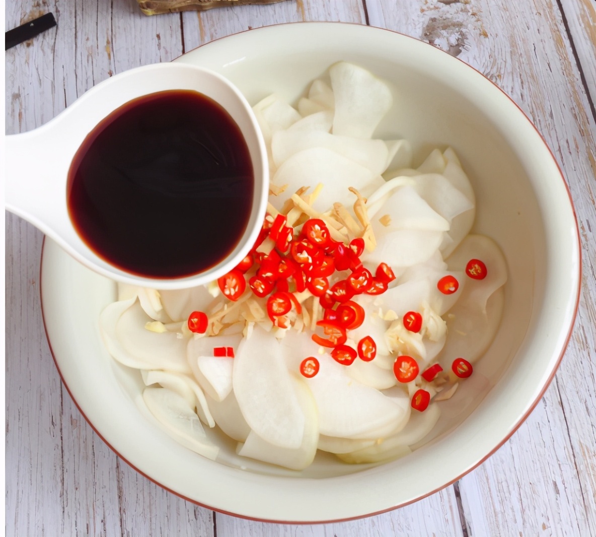 好吃|被很多人“嫌弃”的蔬菜,简单一拌真好吃,2块钱就能做一大盆