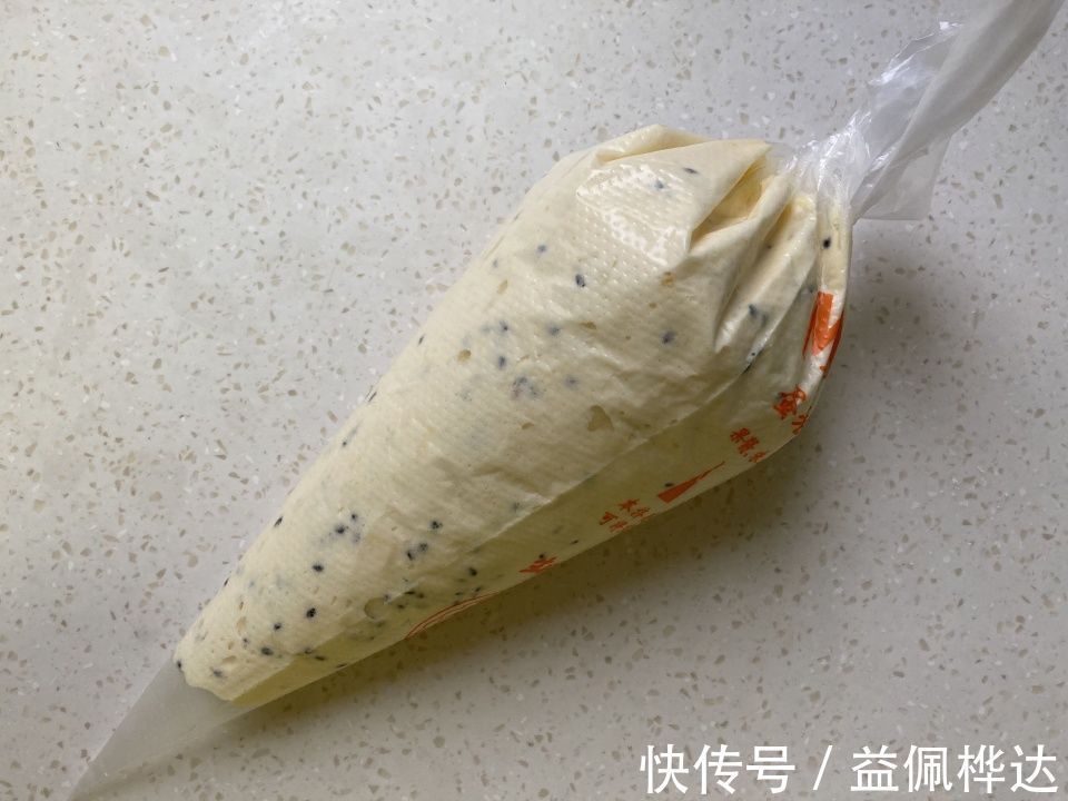 小饼|最近孩子迷上了这小饼,不加一滴水不加一滴油,酥脆可口,太香了