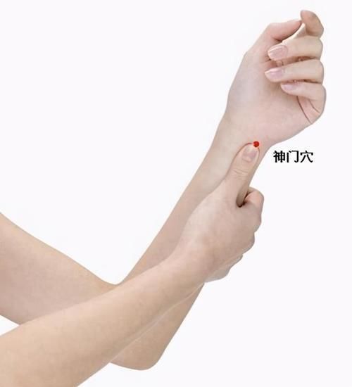 宁心安神|手腕有个“安眠穴”，每天按揉五分钟，宁心安神，再也不怕失眠了