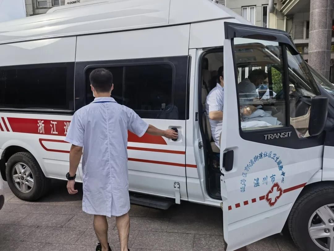 瓯海郭溪为失能老人送医上门