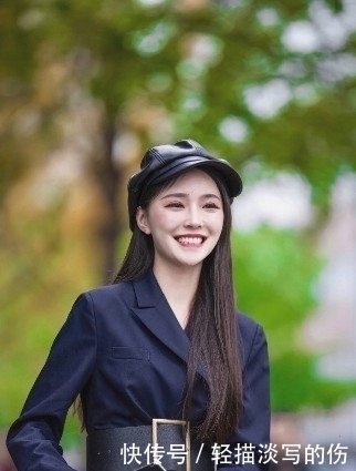 小姐姐|路人街拍,小姐姐长发垂肩,非常性感妩媚,个性又不失优雅