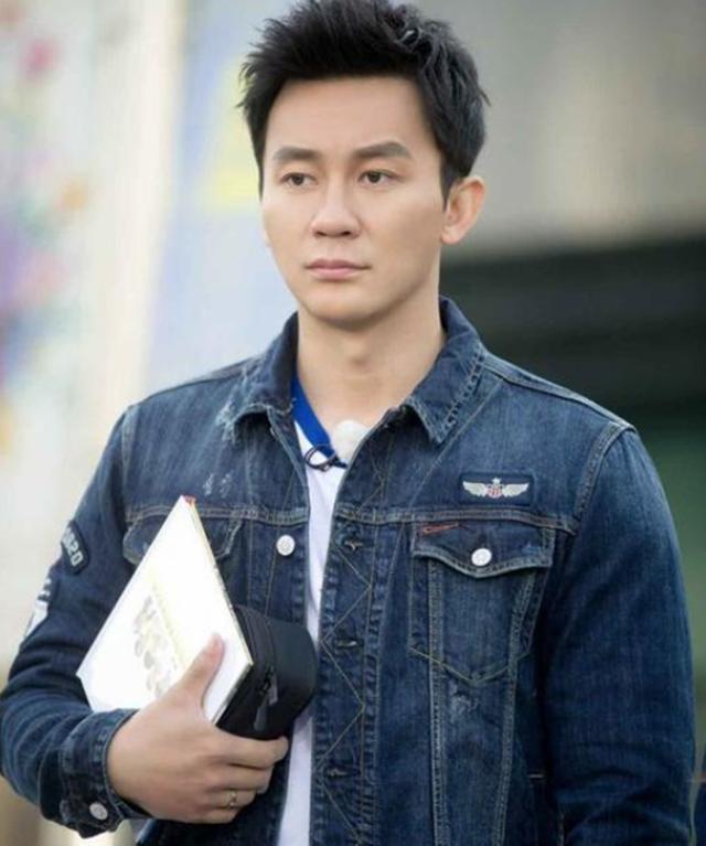 邓超退出《跑男》是明智之举看看李晨的处境,佩服他的先见之明