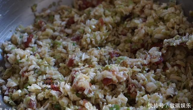 第一次用它来包饺子,超乎想象的好吃,皮薄大馅,个顶个的鲜