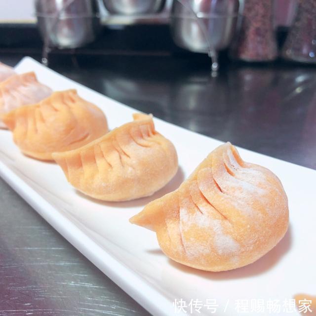 老妈调的素馅饺子,比肉的还要香,一周吃一次也不觉得腻