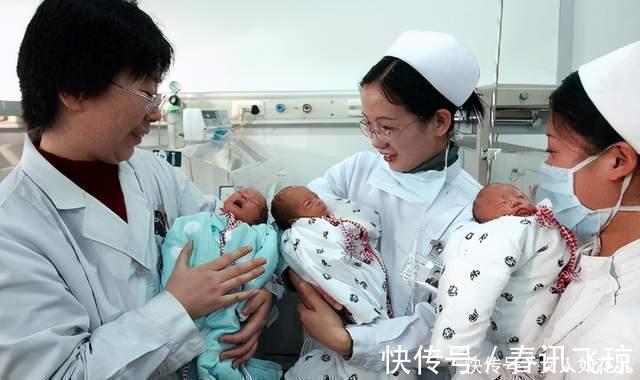 新成员|妈妈生下三胞胎,知道性别后爸爸想哭,婆婆却乐开怀