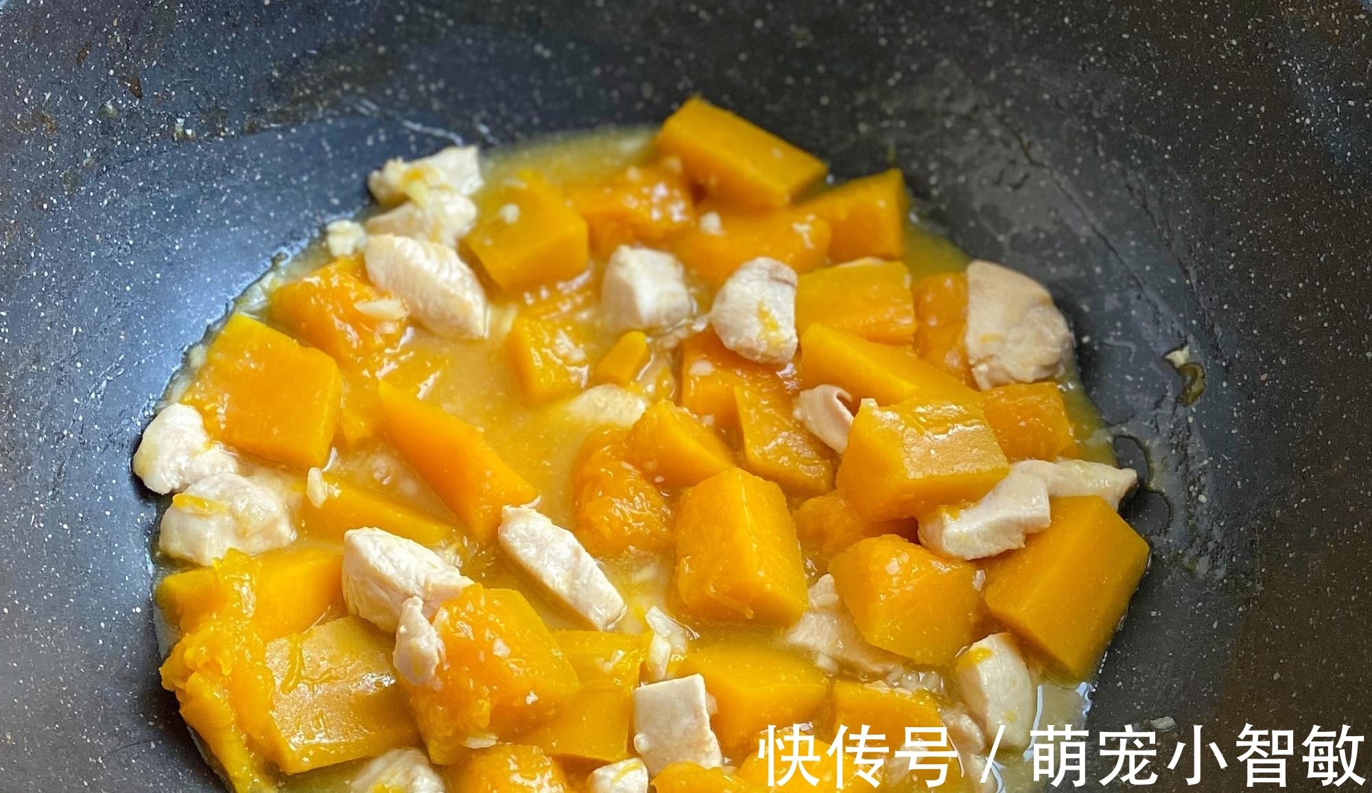 贝贝南瓜|5岁女儿跟妈妈吃一个月减肥餐,妈妈瘦了女儿重了,闺蜜:很正常