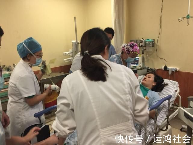 胎儿|只听说母爱伟大,从来没真正理解过,看完这7张顺产图,我理解了