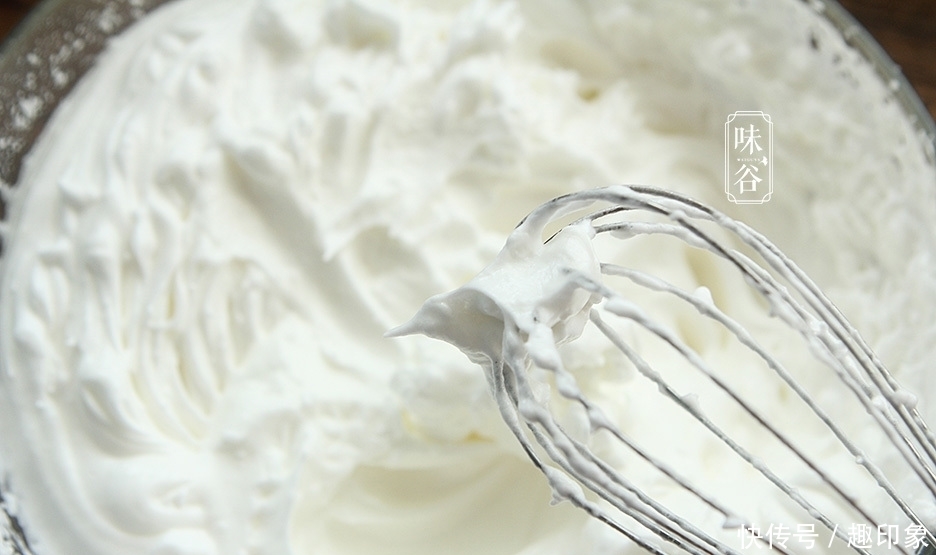 教你在家做蛋糕,掌握好小窍门,不塌陷不回缩,比烤的还要好吃