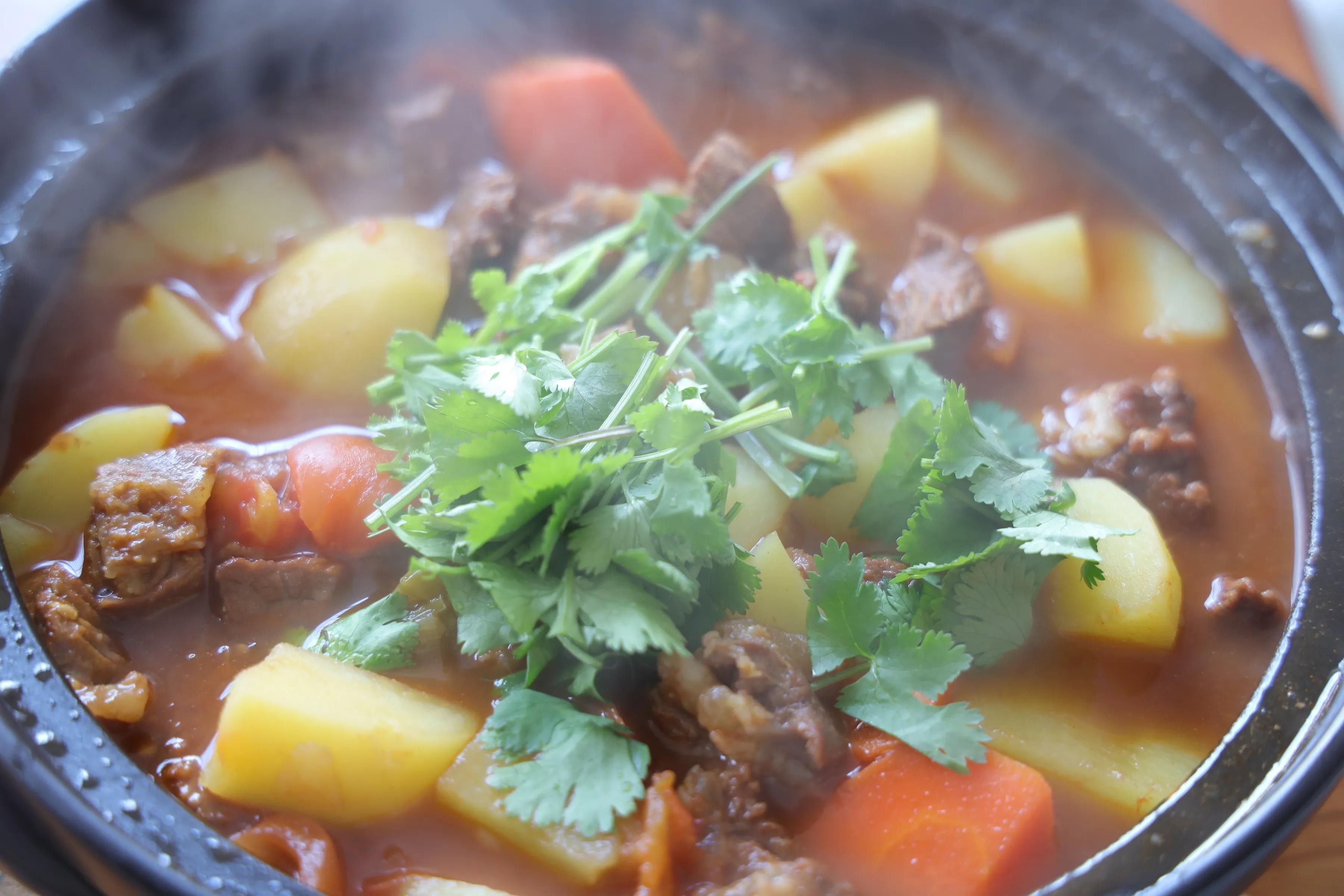 小雪将至，这道菜要多吃，汤汁多特别下饭，暖乎乎的，太舒服了