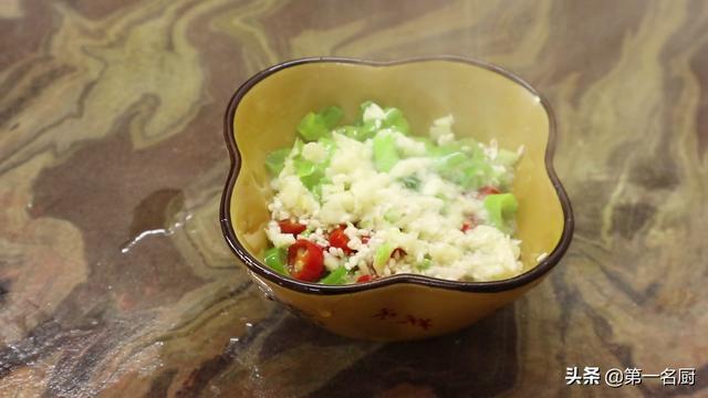 西葫芦这样做太好吃了，不炒不煎不凉拌，鲜嫩入味，营养不流失