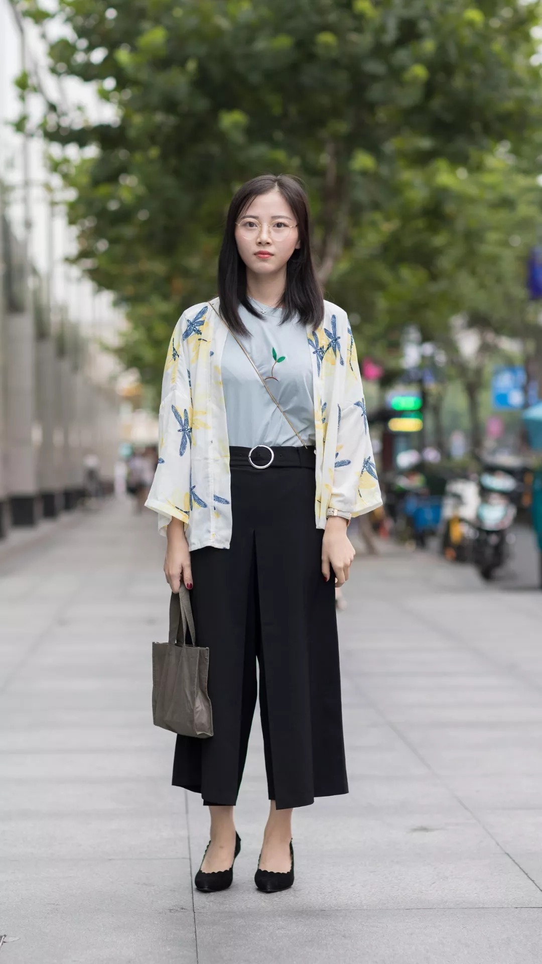 小姐姐|女生搭配气质高跟鞋,出现显得更有魅力