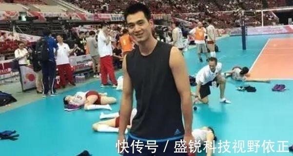 陪练|为什么女排都是男陪练?这位90后男排练火了,曾被牵线朱婷