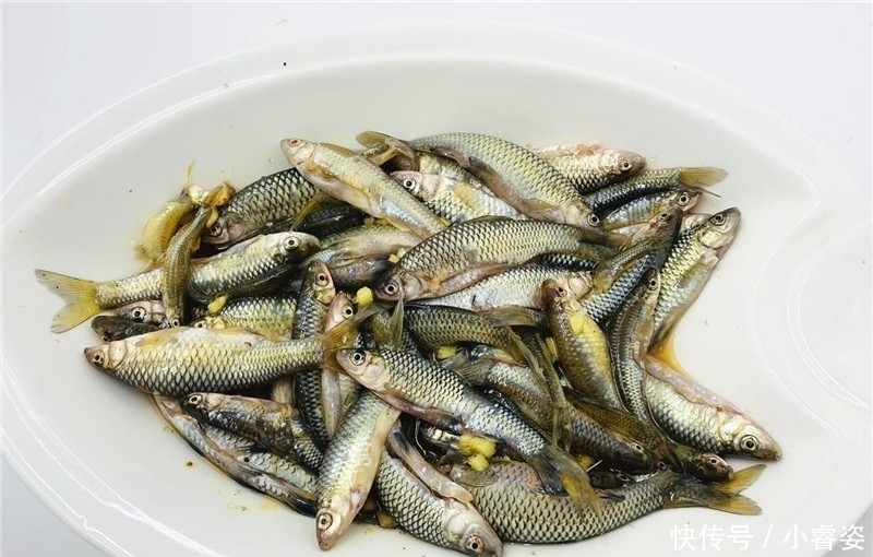 遇到此菜,我不还价不犹豫,一买就是三四斤,常吃强健筋骨长高高