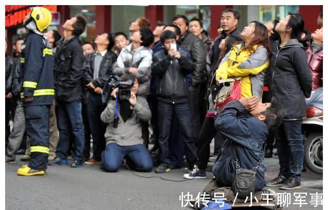 跳楼|孩子直接跳楼，妈妈躺地上大哭，后悔已经晚了