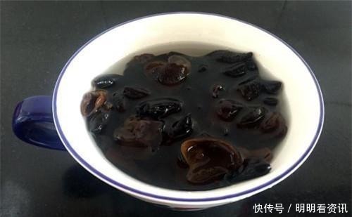 眼睛|鸡蛋跟“它”一起炒，头发黑了，眼睛有神了，睡眠也好了，有营养