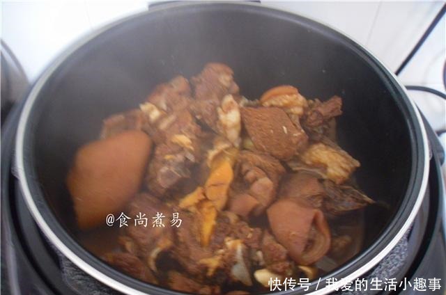 每年冬天一到,此菜最抢手,当季食材营养足,荤素搭配味道香