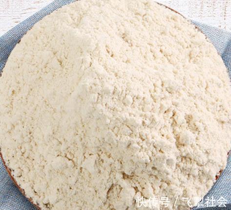 买面粉时,最好“避开”这3种,面粉厂员工:老板自己都不吃