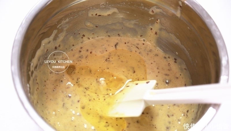 想吃枣糕，用电饭锅就能做，不用打发，不用发酵，拌好面糊就入锅