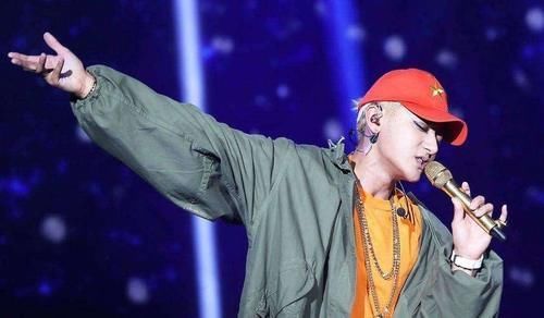 黄子韬刚磕完cp,转眼就拆了自己的cp,两句话澄清徐艺洋恋情