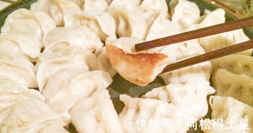 煎饺|在家怎么做水煎饺水煎包按照这比例做法,金黄鲜嫩,一次成功!