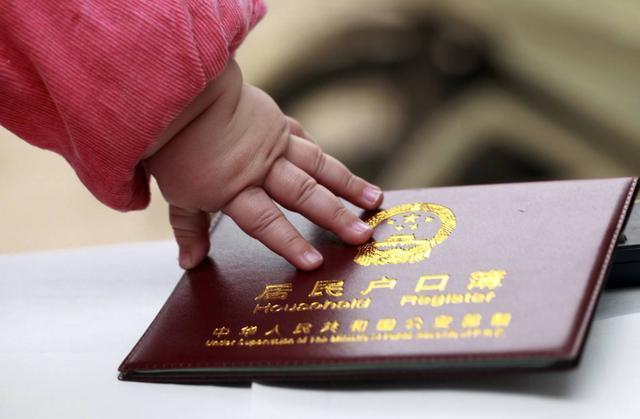 寓意|爸爸姓“鸡”,宝妈强烈要求随母姓,奶奶随口取的名字力挽狂澜