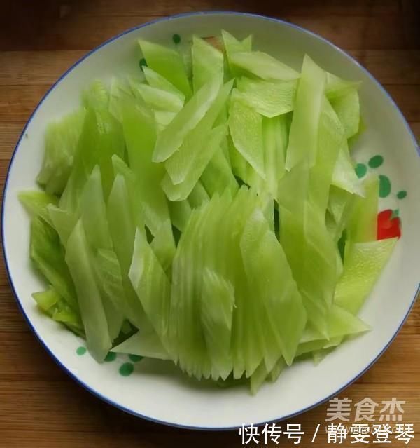 便秘最怕这个菜，3元一斤，2块钱能炒一大盘，常
