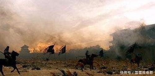 违令|将军上厕所发现一只小狗,马上对属下说赶紧撤退,违令者斩