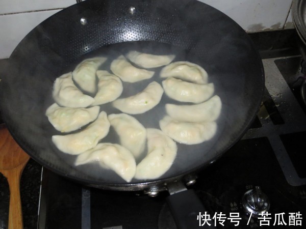 用此物包饺子还是头一次见，不吃此馅就太亏了，一顿两盘都不嫌多