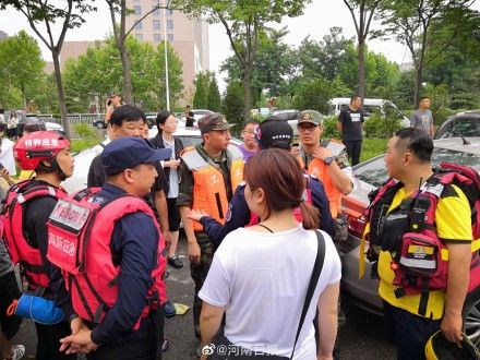 热饭|火箭军某部救援队把热饭送进阜外医院