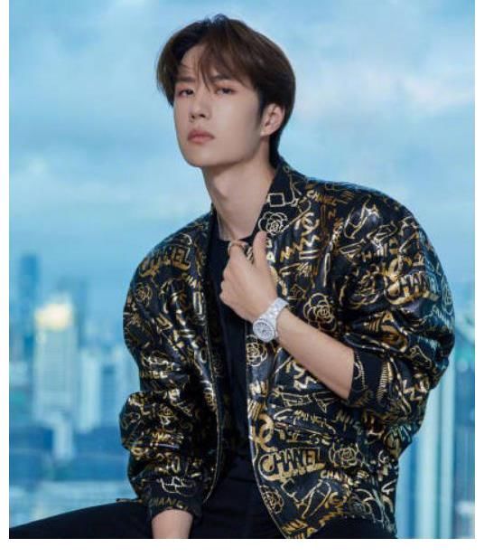 上岗|王源暂时还不能考主持人证，王一博学历不够没法考，主持人变嘉宾