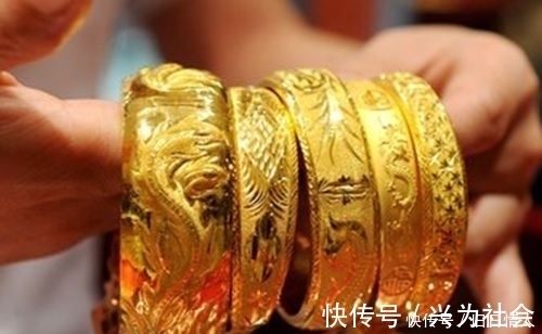 手镯 买黄金手镯,记住“4不买”,金店老板就知道你是“内行人”