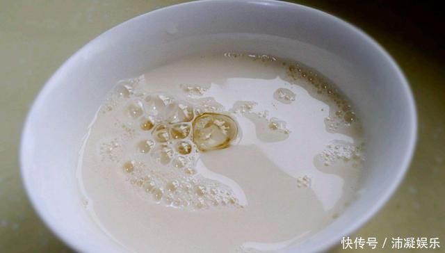 蒸馒头只会加水难怪做出来的不好吃,教你这1招,馒头松软好吃