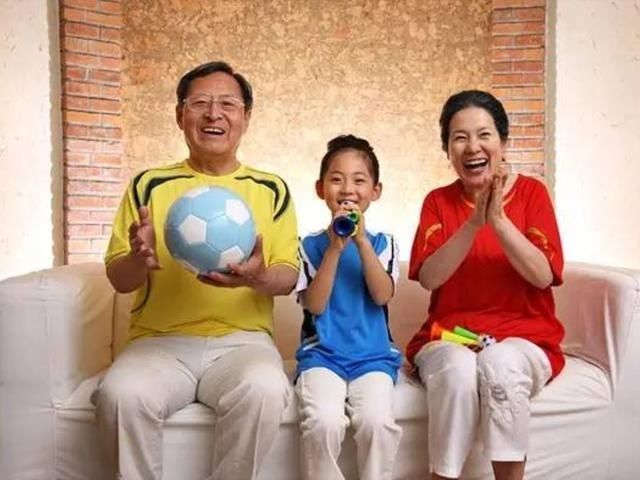 婆婆|为什么现在很多都是“婆婆”带娃?而不是奶奶带娃?原因很现实