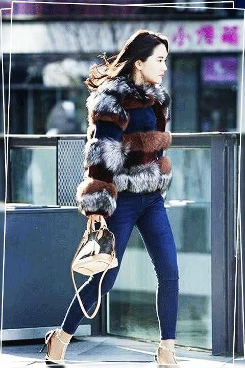 牛仔裤|牛仔裤展现出迷人气质，简洁利落轻松穿出时尚感，少妇穿更性感