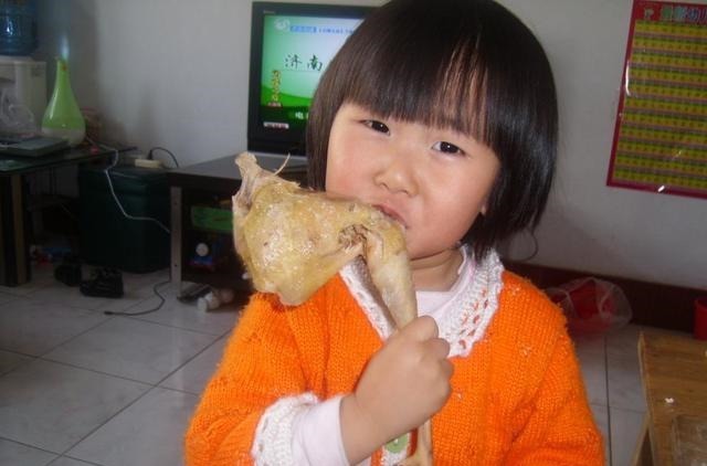 宝妈|孩子啥时候可以开始吃盐？是否越晚越好？儿科医生：家长都做错了