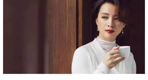 春晚|主持人程前老婆曝光，竟是我们熟悉的她，这就是离开董卿的理由吗