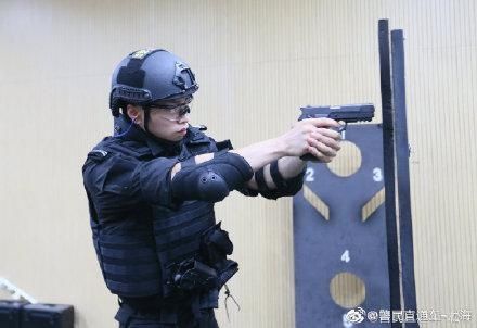 漫画|漫画天空下 是挥汗如雨的特警小哥