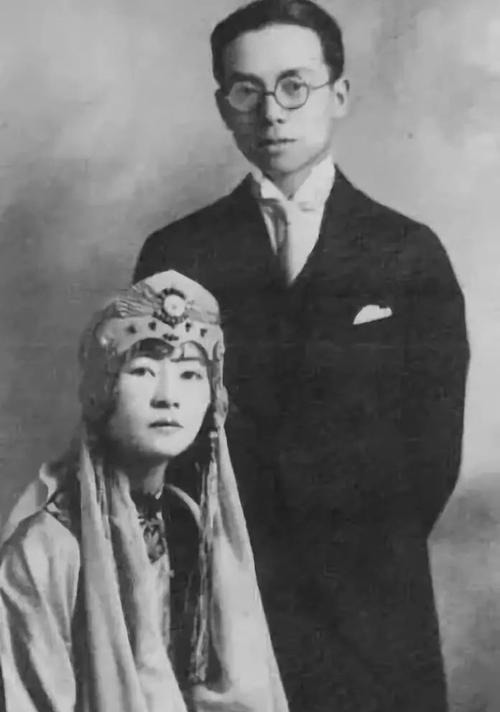 坠入情网|林徽因让众多才子坠入情网,到底有多美看完这组罕见旧照就懂了