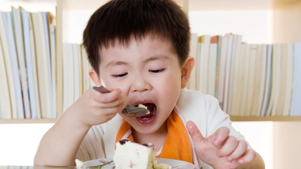 家庭教养|应采儿回怼朱丹获网友点赞:孩子吃饭的样子,暴露了你的家庭教养