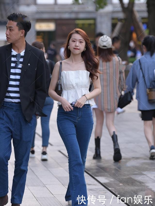日常穿搭|款式时髦的喇叭裤,气质美女都爱穿,彰显不凡的穿搭品味