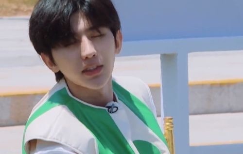 瀟瀟|跑男看臺(tái)座位baby張翰距離遠(yuǎn),蔡徐坤何穗避嫌,只一組不同