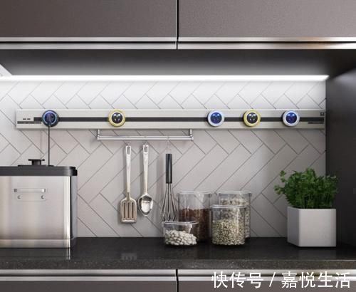 插座|为什么有钱人厨房墙上不装插座他们更爱这种设计,后悔才察觉