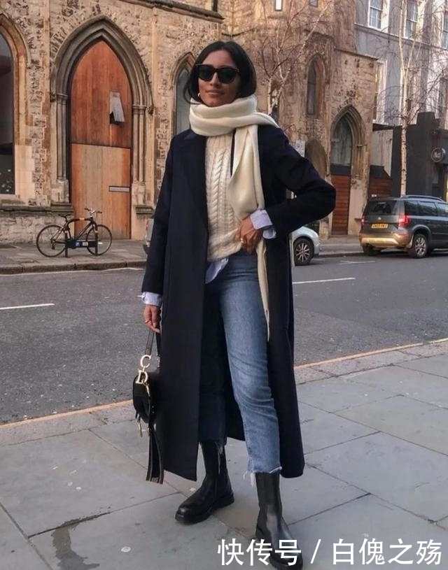 女人|奔三奔四的女人穿对大衣才优雅,掌握这两种穿法错不了,简洁大气
