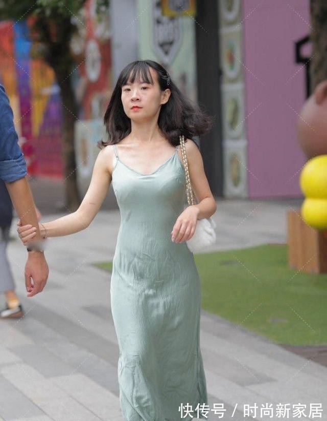 小妹妹 家用窗帘做的“礼服”,淡绿色清新时尚,尽显淑女气质!