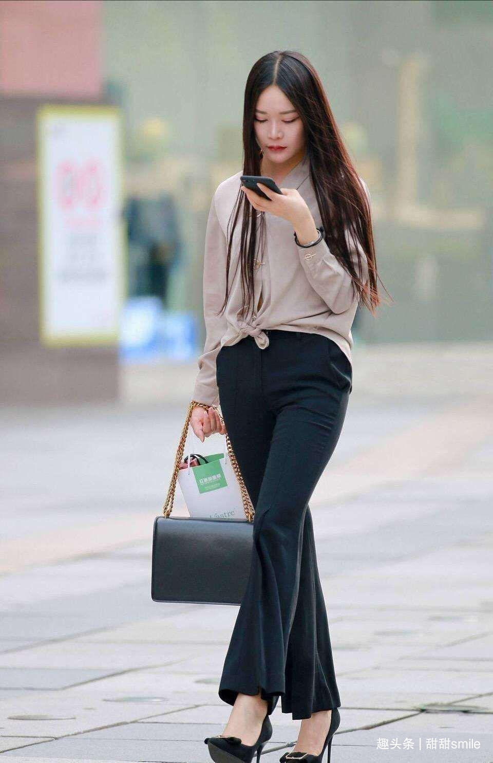 迷人|美女脚上搭配一双气质高跟凉鞋,绑带的设计让她看上去更加的迷人