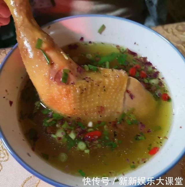 伊犁的烤包子、过油肉拌面和凉粉！